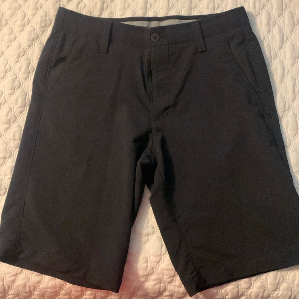 Under Armour black heat gear shorts. Loose fit, size 32